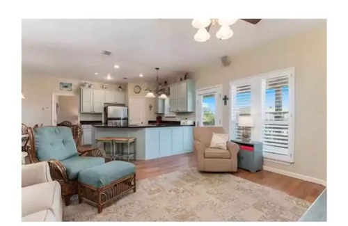Crystal Beach House | *NEW* SEASCAPE CANAL HOME - 3 MINS TO BEACH