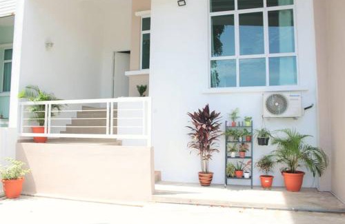 Tanjung Bungah House | NEW SEAVIEW Cozy Modern Beach House