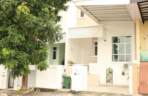 Tanjung Bungah House | NEW SEAVIEW Cozy Modern Beach House