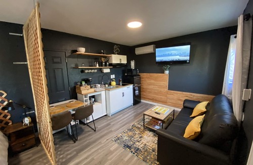 La Presa Apartment | *NEW*secluded/studio/getaway/sunset/mountain view + patio