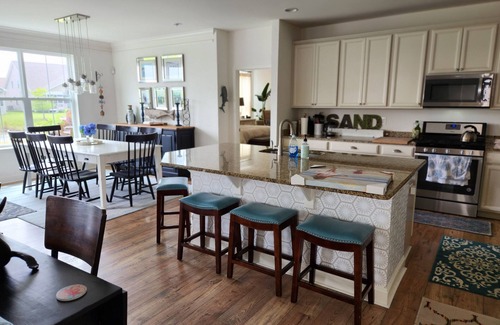 Millville House | New SF Home on Pond near Bethany Beach, pools, shuttle, multiple outdoor spaces