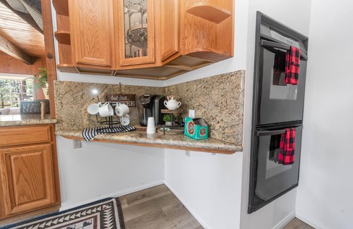 Moonridge Cabin | *NEW* Sheephorn Cabin w/Hot Tub *Walk to Bear MTN*