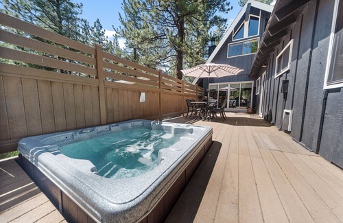 Moonridge Cabin | *NEW* Sheephorn Cabin w/Hot Tub *Walk to Bear MTN*
