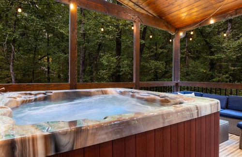 Broken Bow House | New! Sherwood Chateau - Borders National Forest, 1 mile to Lake, Secluded!