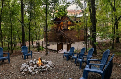 Broken Bow House | New! Sherwood Chateau - Borders National Forest, 1 mile to Lake, Secluded!