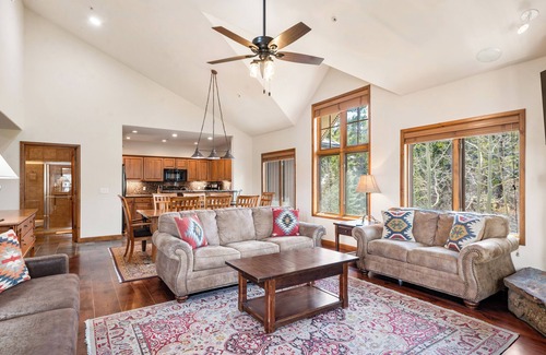 Four O'Clock Condo | New! Ski In/Out Penthouse Condo W/Hot Tubs