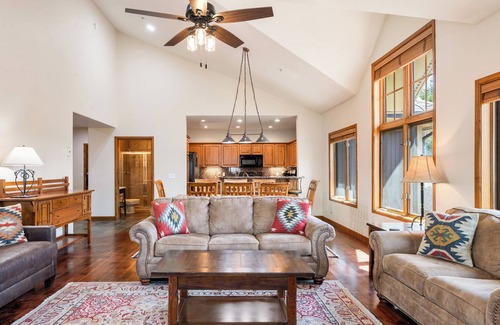Four O'Clock Condo | New! Ski In/Out Penthouse Condo W/Hot Tubs
