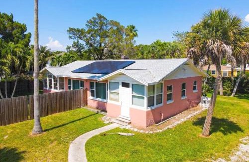 Bay Isle House | New Sky side cottage close to beach