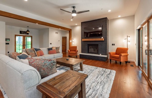 Sky Valley House | New! Snowman: Golf Area, Hot Tub, Fireplace, A/C!
