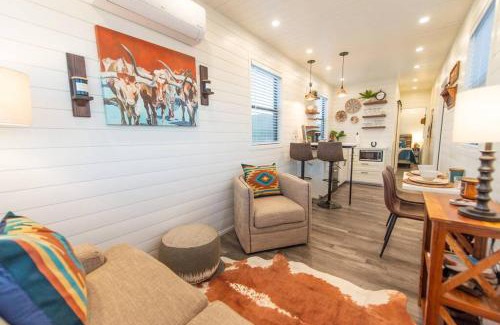 Alpine House | New Southwest Shipping Container-In Alpine