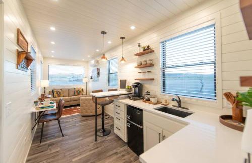Alpine House | New Southwest Shipping Container-In Alpine
