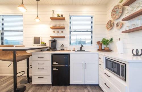 Alpine House | New Southwest Shipping Container-In Alpine