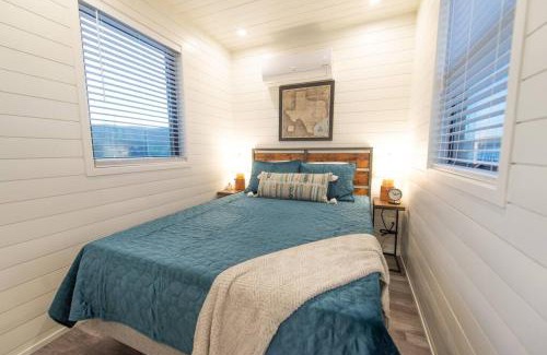 Alpine House | New Southwest Shipping Container-In Alpine