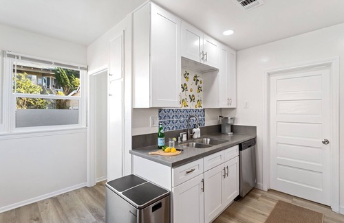 Eastside House | NEW Spacious 3B/2ba Bungalow 1.7mi to BEACH+GAMES!