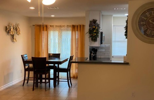 Spring Branch Central House | New Spacious 3BR 20Min DRIVE DWNTOWN!