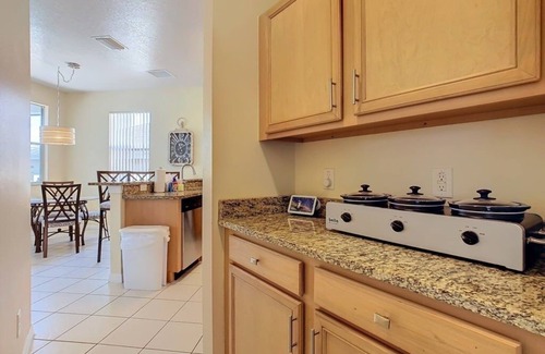 Calabay Parc Villa | NEW! Spacious 5BR Home w/Private Pool+Spa in Scenic Davenport Location