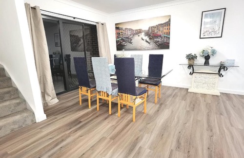 Austral House | New, Spacious and Cozy Home at Austral