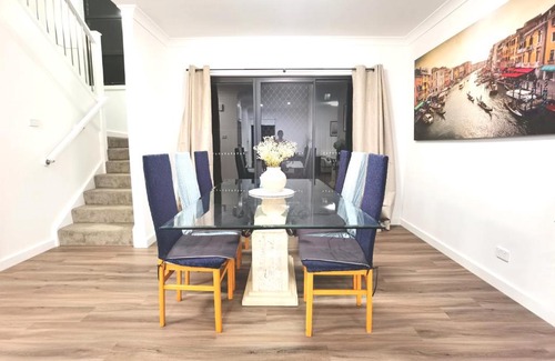 Austral House | New, Spacious and Cozy Home at Austral