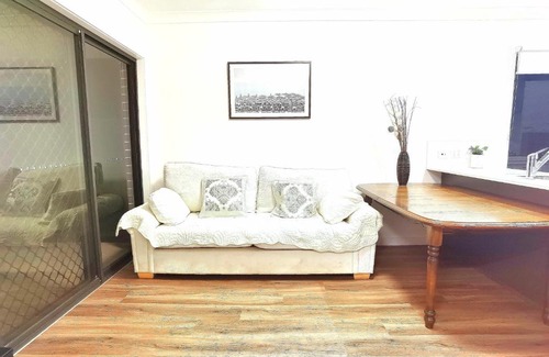 Austral House | New, Spacious and Cozy Home at Austral