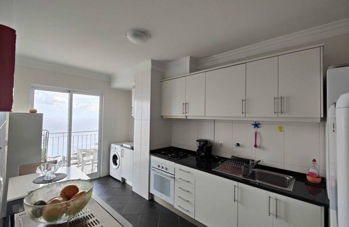 Canico Apartment | New & Spacious Apartment with great sea view - free & fast WI-FI