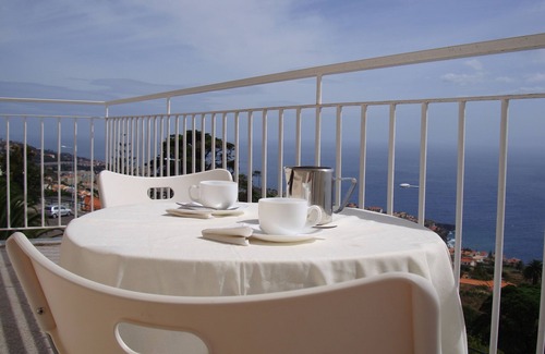 Canico Apartment | New & Spacious Apartment with great sea view - free & fast WI-FI