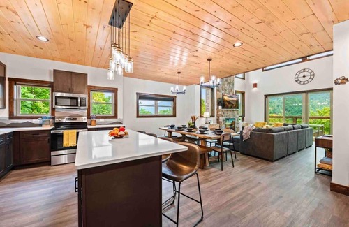 Wears Valley Cabin | New Spacious Cabin w/Stunning Views, Easy Drive, Indoor Pool, Theater, Game Rm
