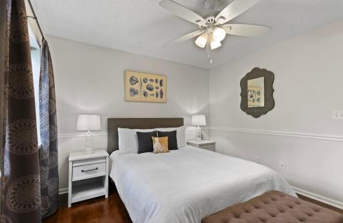 Savannah House | New Spacious Cottage near Beach & City Dogs Welcome