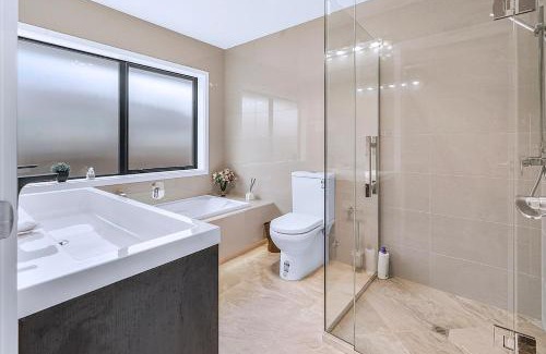 Hamilton House | New, spacious, enjoy a quality stay in Flagstaff