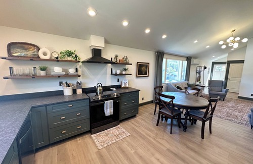 Clatskanie Apartment | New Spacious Guesthouse in Clatskanie, OR