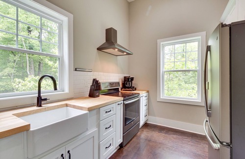 Coalmont House | ~New~ Spacious Lake House/Mountain House w/Heated Pool & 2 Hot Tubs
