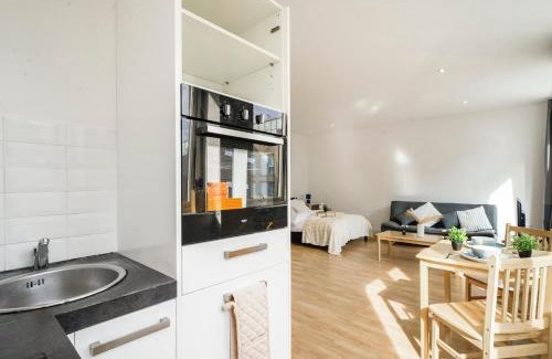 Borehamwood Apartment | NEW Spacious Private Studio with parking