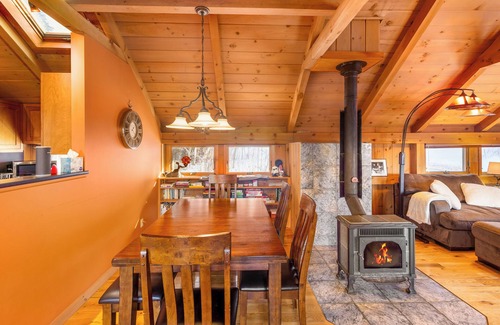Stowe Ski Chalet | New Spacious Stowe Home, Stowe Mt Views. Woodstove