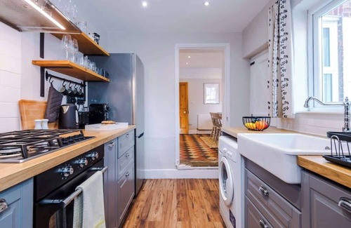 Chester House | NEW! Spacious & Stylish home, City centre, Sleep 4