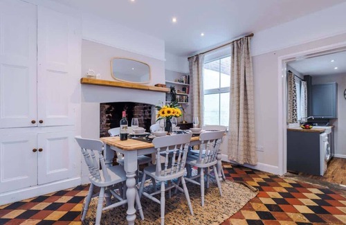 Chester House | NEW! Spacious & Stylish home, City centre, Sleep 4