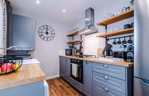 Chester House | NEW! Spacious & Stylish home, City centre, Sleep 4