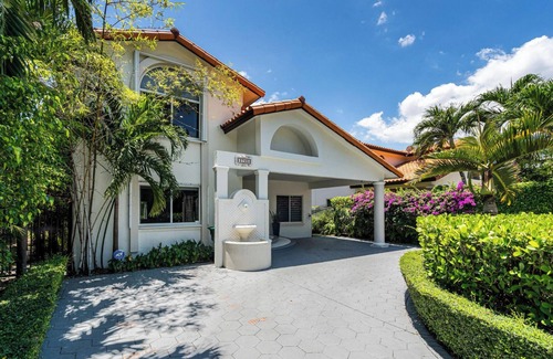 Little Havana House | New Spacious Villa, w/Private Pool, Near Coral Gables, Brickell, Little Havana