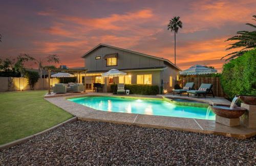 Paradise Valley Village House | NEW Spanish Wells Retreat Pool & Spa Billiards BBQ