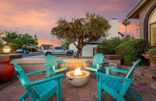 Paradise Valley Village House | NEW Spanish Wells Retreat Pool & Spa Billiards BBQ