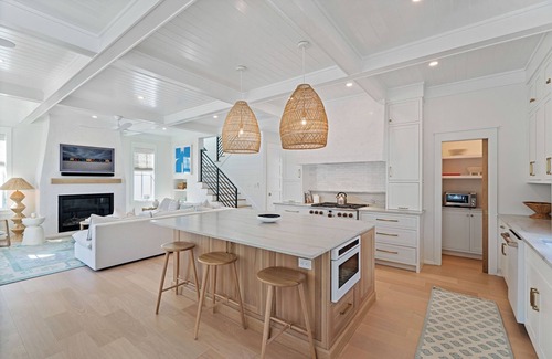 Sunnyside House | New Specials! Seconds to the Beach, Brand New Home Sleeping 14!