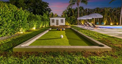 Golden Glades Villa | New Spectacular 6BR Bliss - Pool - Spa & Pickell