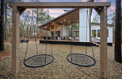 Broken Bow Cabin | NEW Spectacular Modern Retreat -The Fika House-Lux