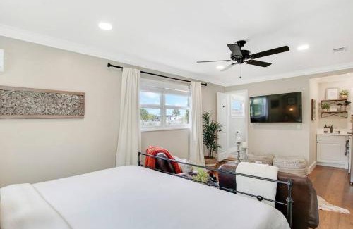 El Cid Apartment | New Studio Apartment w Kitchen - A