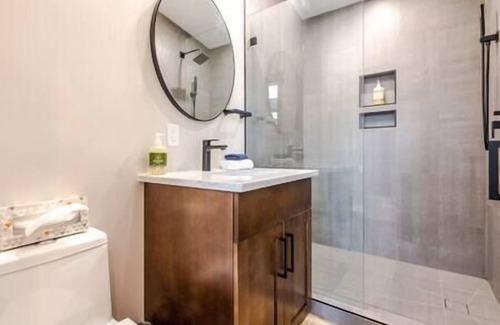 East Kootenay Apartment | New Studio/Fireplace/King Bed/Fabulous Views