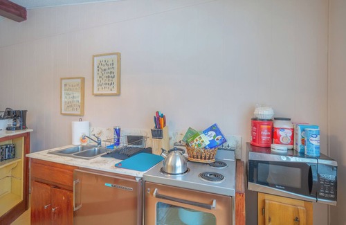 Ruidoso Apartment | NEW Studio-Near Main/shop/trails/ski/restaurants