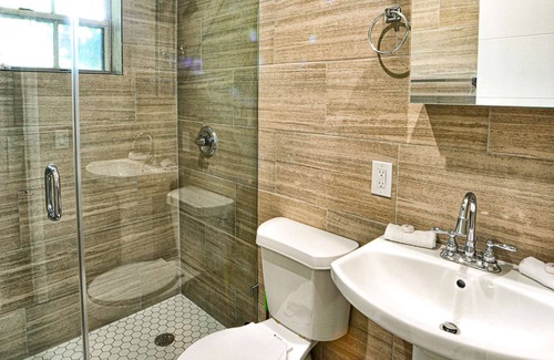 The Roads Condo | ✨ New Studio Plus Free Parking