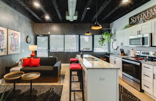 Nashville Apartment | NEW Studio with 2 Beds 7 mins to Broadway