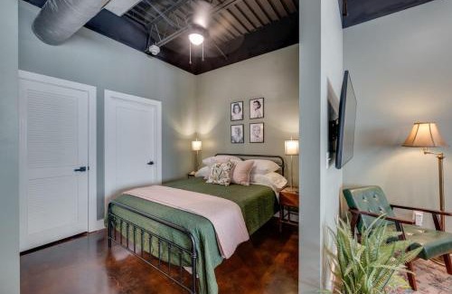 Nashville Apartment | NEW Studio with 2 Queen Beds 7 mins to Broadway