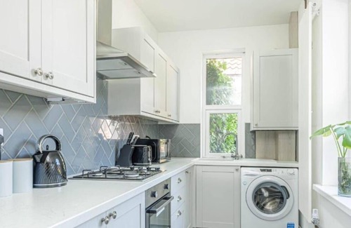 Lincoln House | New! Stunning and Inviting Home | Free Wi-Fi