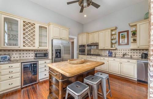 Historic Downtown Savannah House | NEW Stunning Victorian on Gaston w/Private Pool & Parking by Lucky Savannah