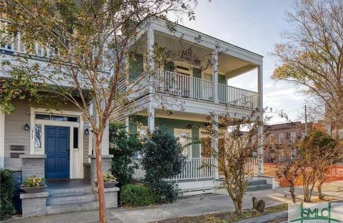 Historic Downtown Savannah Apartment | New! Stylish 1900s Renovated Duplex Apartment Building Near Forsyth & River St